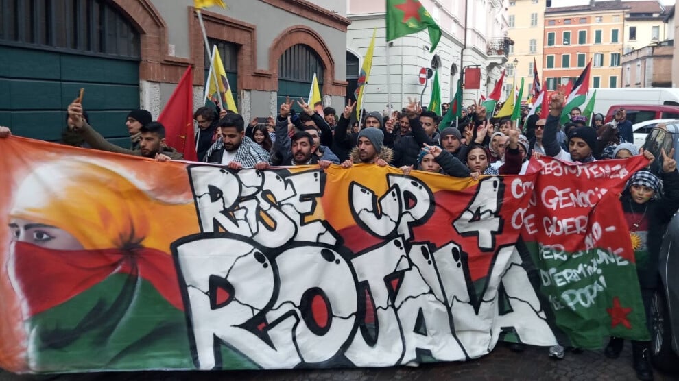 italya’nin-20-sehrinde-binlerce-kisi-rojava-icin-eyleme-kalkti