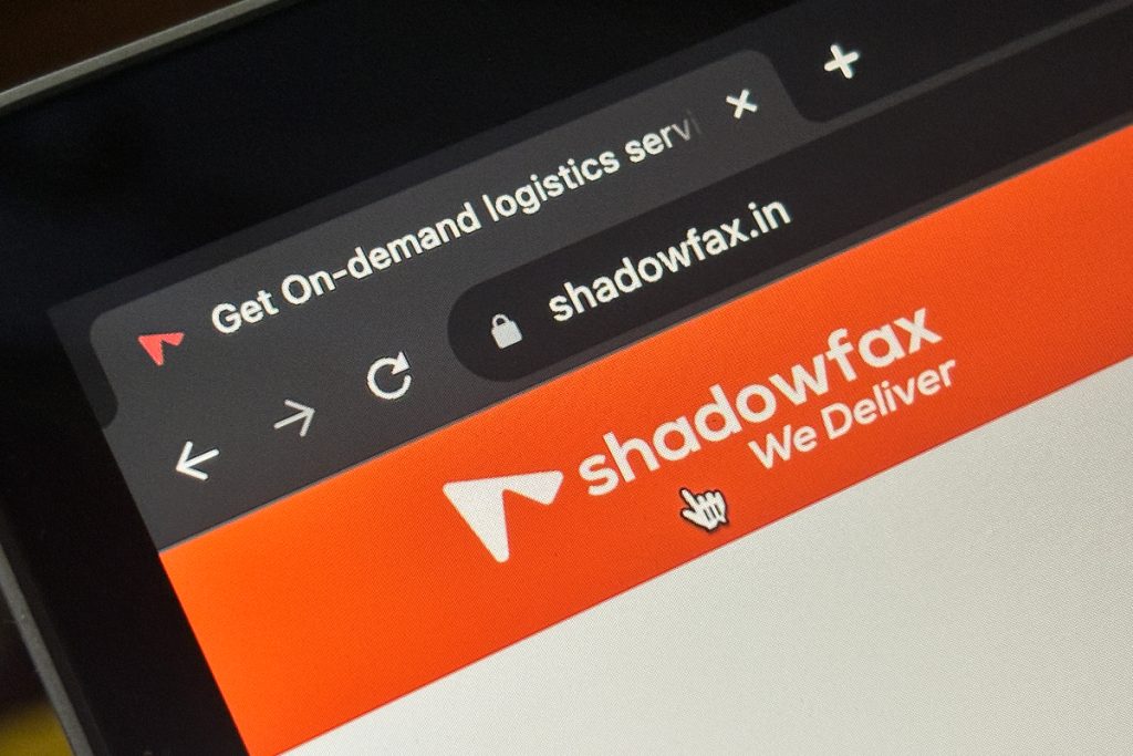 india’s-shadowfax-slips-on-listing,-as-client-concentration-spooks-investors-|-techcrunch