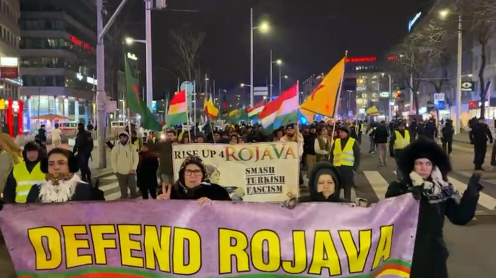 rojava-icin-linz-ve-viyana’da-bilgilendirme-standi,-aksam-yuruyusu