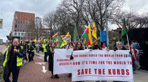 manchester’da-kitlesel-yuruyus:-rojava-kirmizi-cizgimizdir