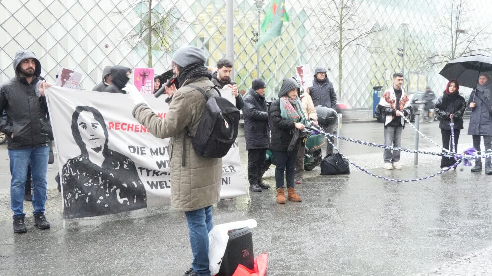 berlin’de-der-spiegel-protestosu:-yaziyi-geri-cek,-ozur-dile!