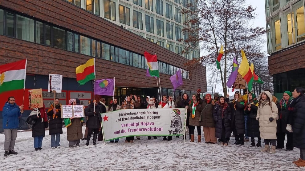 hamburg’da-der-spiegel-onunde-protesto