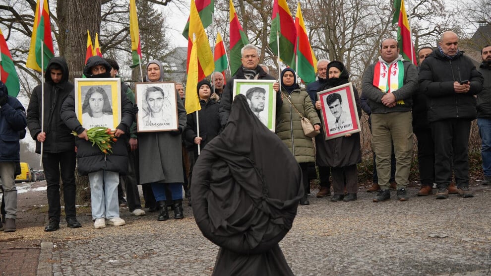 berlin’de-4-sehit-anildi,-israil-konsoloslugu’na-siyah-celenk-birakildi