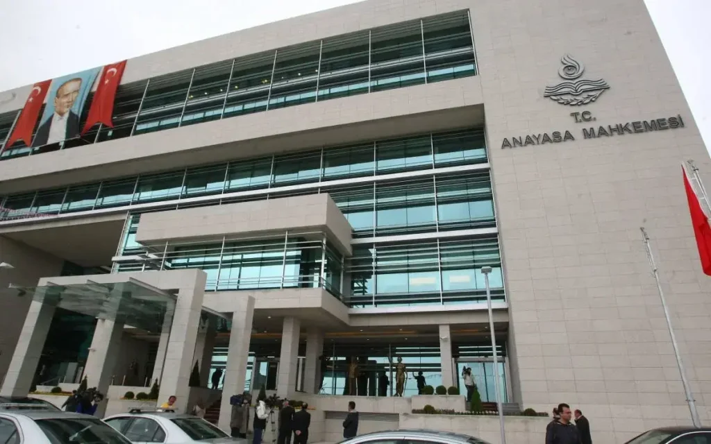 top-court-rules-radio-confiscation-violated-prisoner’s-rights