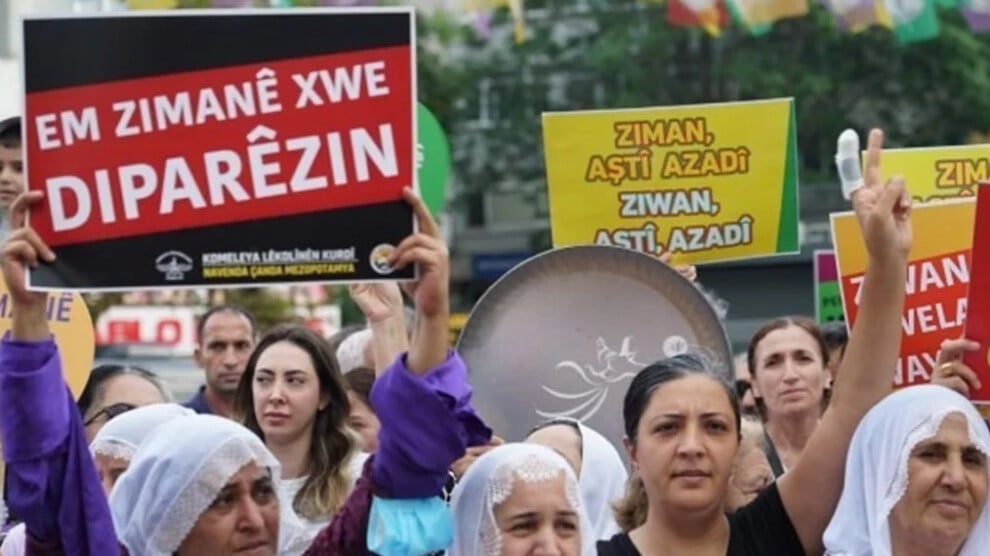 kendi-cografyasinda-bir-dilin-imtihani:-anadil-neden-secmeli-ders?