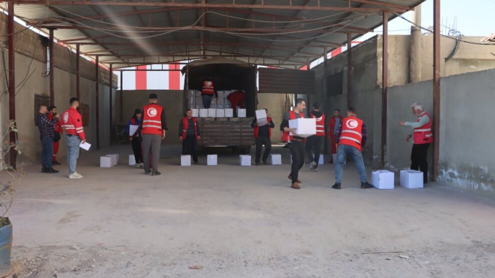 guney-kurdistan’da-toplanan-yardimlar-qamislo’da-dagitildi