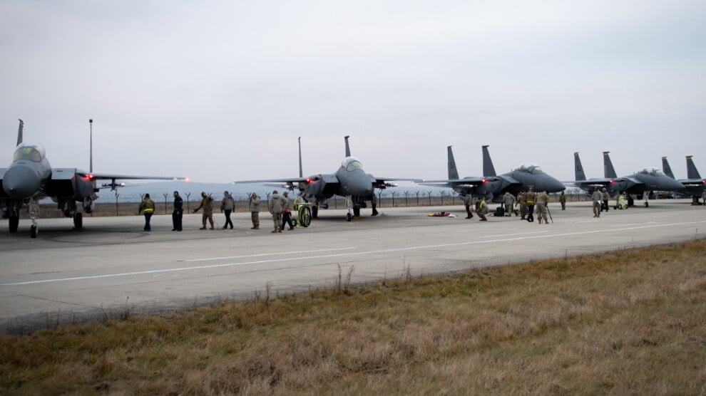 abd,-israil’e-12-f-22-savas-ucagi-konuslandirdi