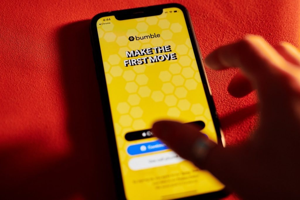 bumble-adds-ai-powered-photo-feedback-and-profile-guidance-tools-|-techcrunch