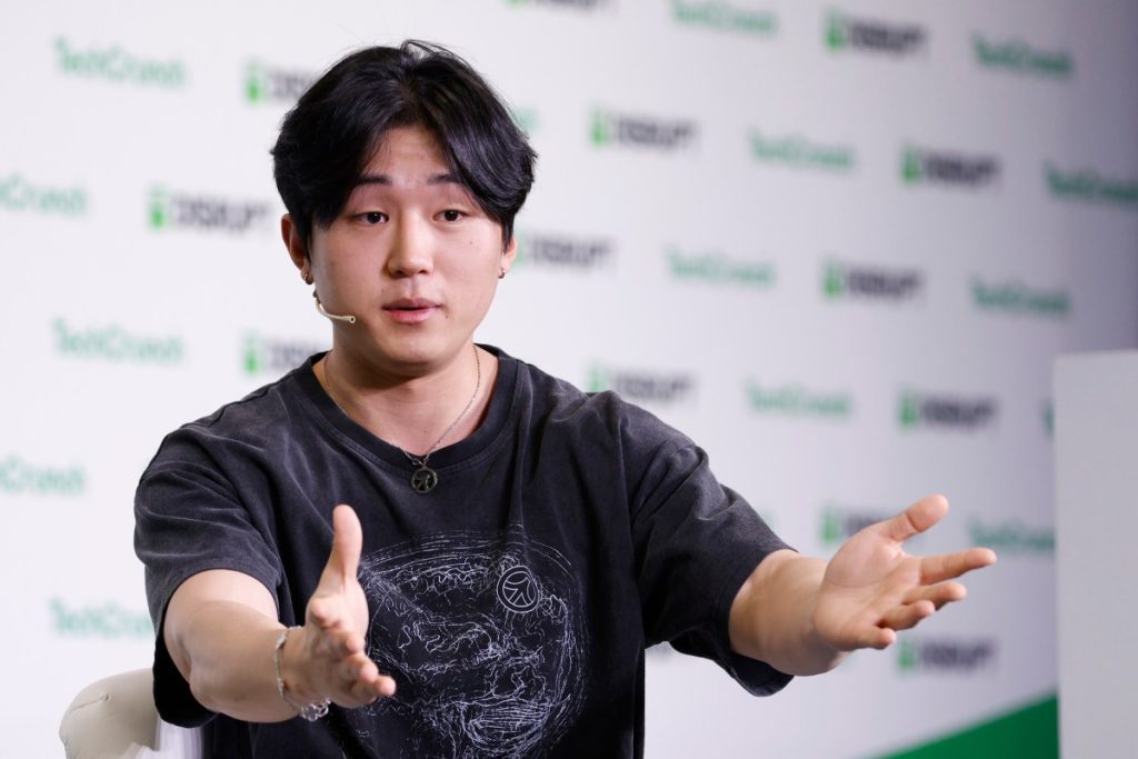 cluely-ceo-roy-lee-admits-to-publicly-lying-about-revenue-numbers-last-year-|-techcrunch