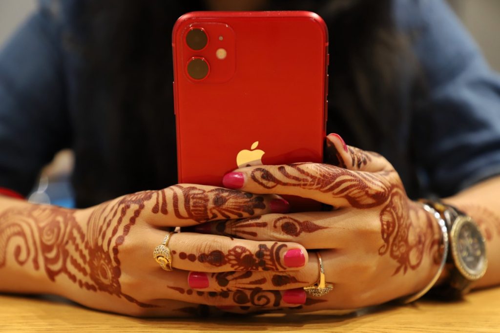 apple-now-makes-one-in-four-iphones-in-india:-report-|-techcrunch