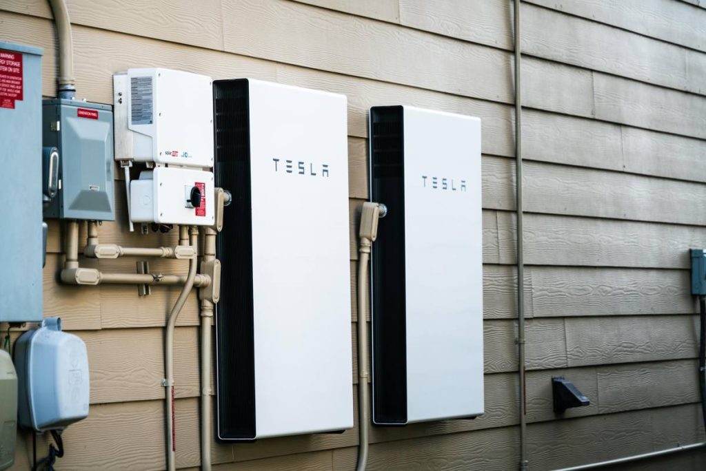 tesla-becomes-a-utility-in-the-uk,-setting-up-showdown-with-octopus-energy-|-techcrunch