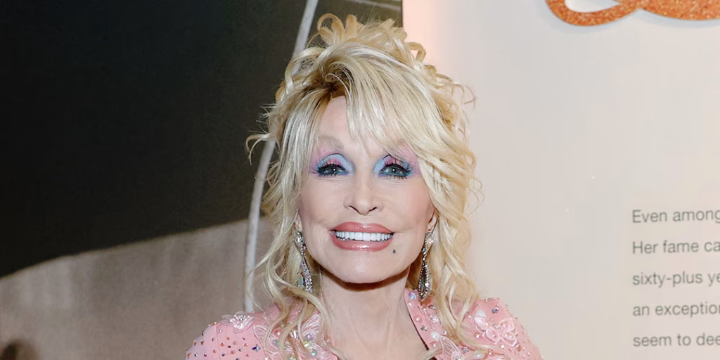 dolly-parton-returns-to-public-stage-at-dollywood-opening,-addresses-health-and-dating-rumors