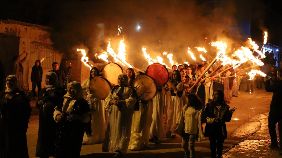 halaylar,-sloganlar-ve-ateslerle-newroz-coskusu-yayiliyor