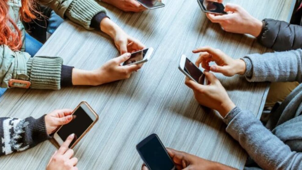 bm-raporu:-sanal-medyanin-yogun-kullanimi-gencleri-olumsuz-etkiliyor
