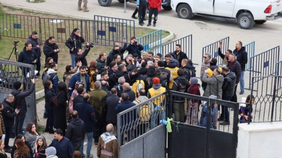 wan-newroz’unda-polisin-‘ust-arama’-engeli-gerginlik-yaratti