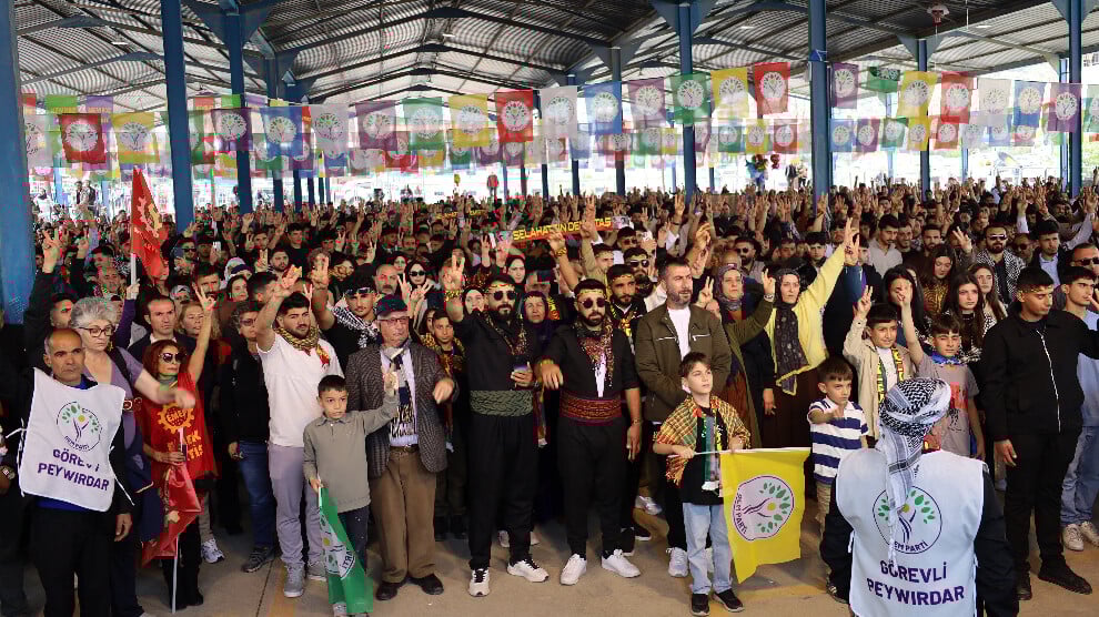 ege’de-newroz-coskusu:-yeni-sayfada-onder-apo’nun-ozgurlugu-var