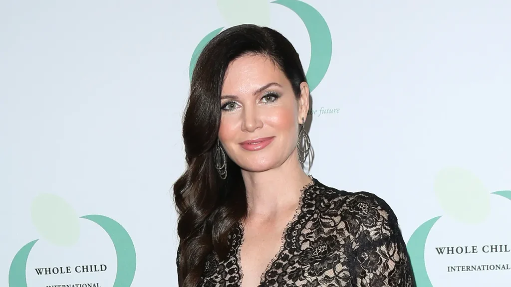 countess-karen-spencer-announces-arrival-of-new-chickens-at-northamptonshire-home