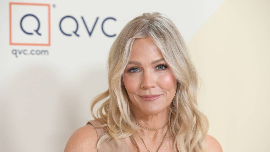 jennie-garth-marks-54th-birthday-with-community-service-in-los-angeles