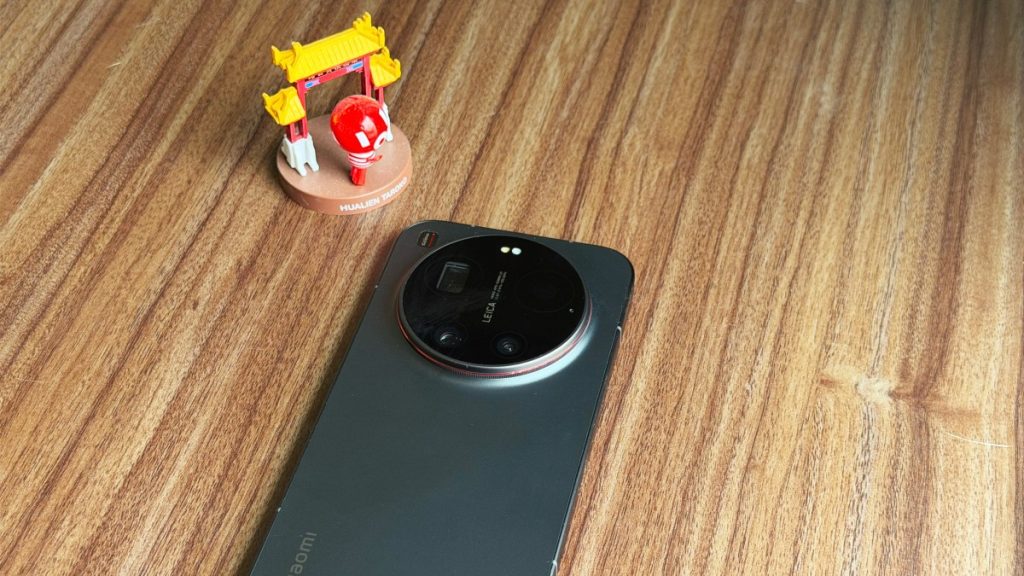 the-xiaomi-17-ultra-has-some-impressive-add-ons-that-make-snapping-photos-really-fun-|-techcrunch
