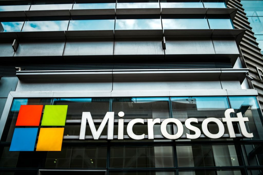 microsoft-is-officially-killing-its-outlook-lite-app-next-month-|-techcrunch