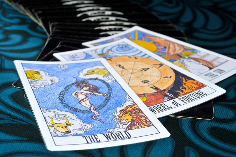 beginner’s-guide-to-tarot-reading:-expert-shares-simple-ways-to-start-without-a-deck