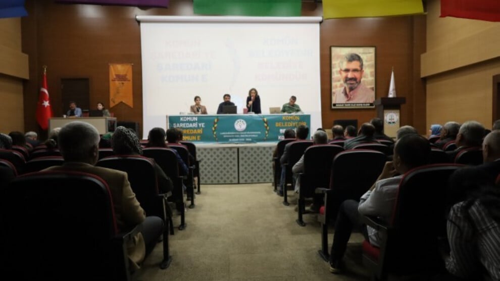 riha’da-konferans:-‘demokratik-toplum-yerelden-insa-edilir’