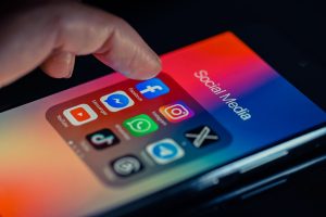 consumers-lost-$2.1b-to-social-media-scams-in-2025,-ftc-reports-|-techcrunch
