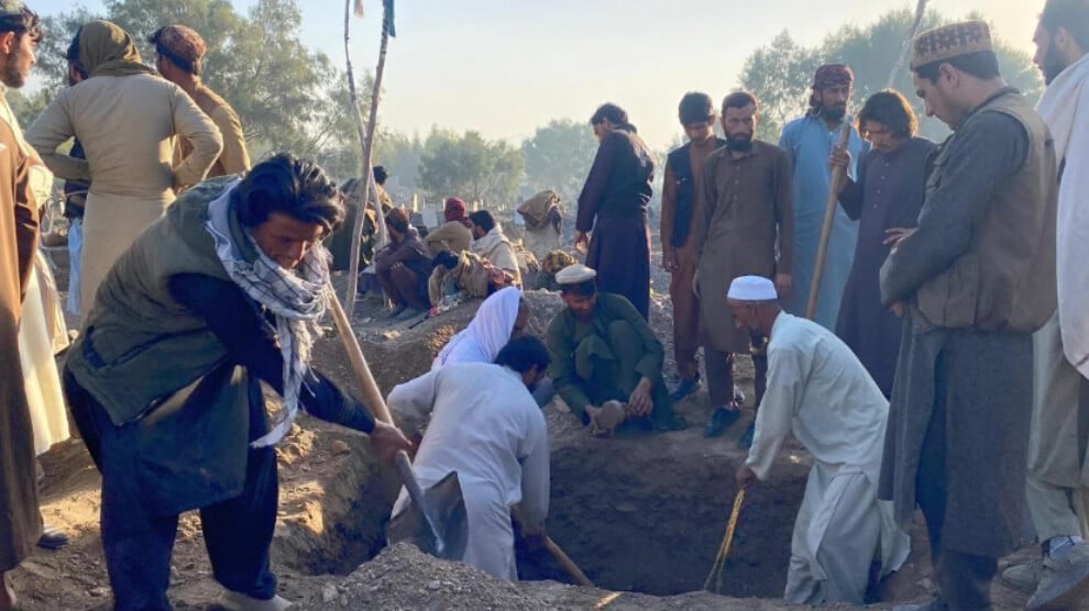 pakistan-afganistan-hattinda-catismalar-suruyor:-yuzlerce-olu-ve-yarali