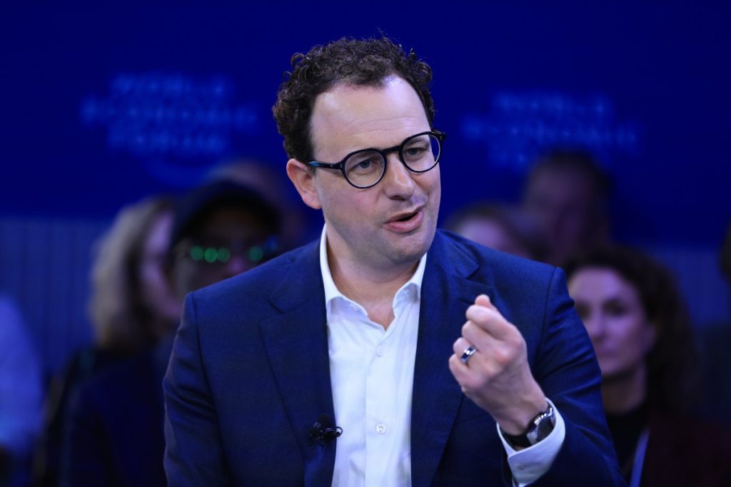 sources:-anthropic-could-raise-a-new-$50b-round-at-a-valuation-of-$900b-|-techcrunch