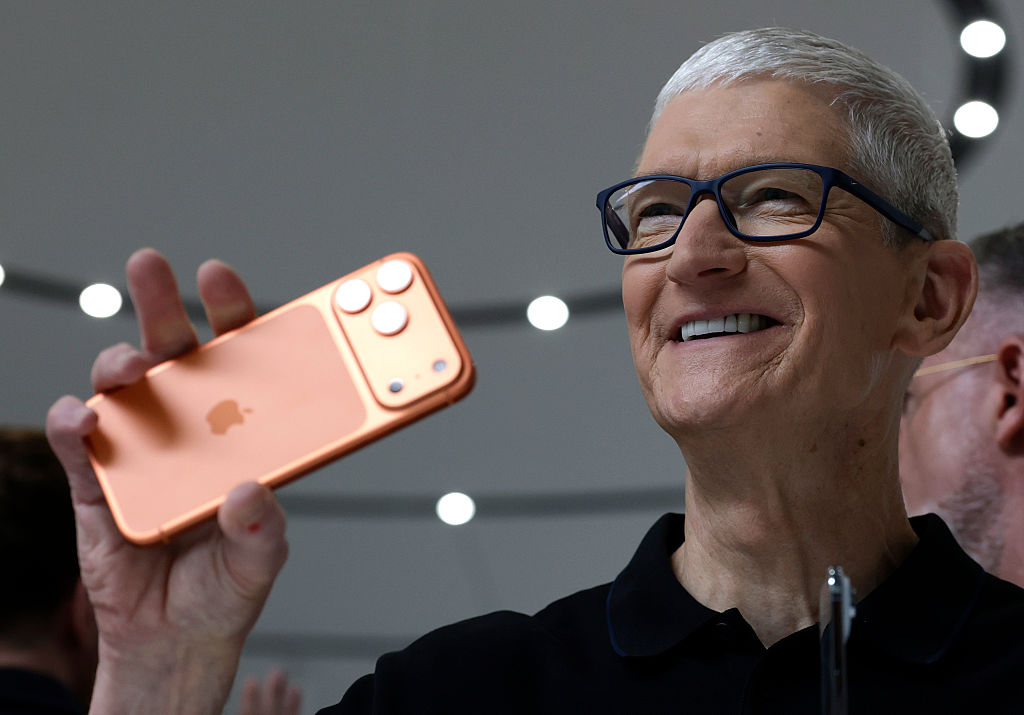 as-tim-cook-steps-down,-apple-hit-record-sales-—-but-a-chip-shortage-looms-|-techcrunch