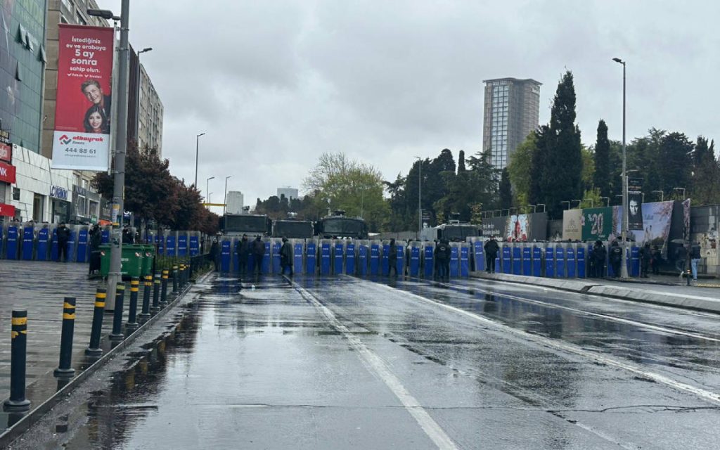 may-day-in-istanbul:-hundreds-detained-in-taksim,-crowds-gather-in-its-shadow-in-kadikoy