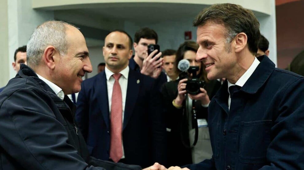 macron,-ermeni-esirler-icin-aliyev-ile-gorusecek
