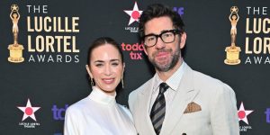 emily-blunt-and-john-krasinski-share-playful-red-carpet-moment-at-new-york-theatre-awards
