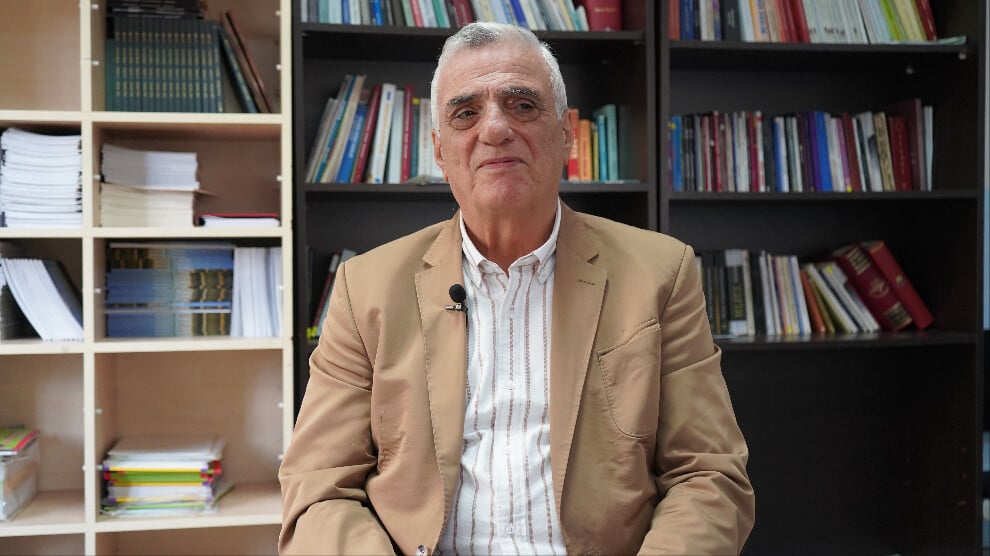 azizoglu:-kurt-dili-resmi-statuye-kavusmali