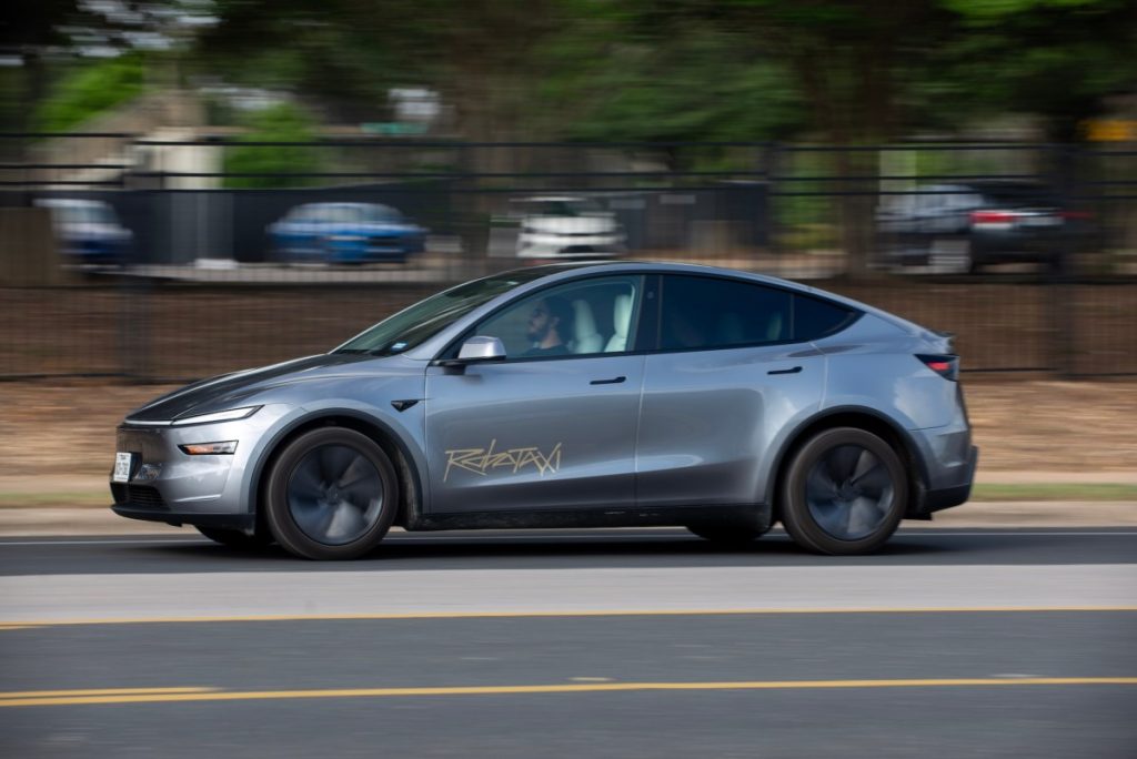 tesla-reveals-two-robotaxi-crashes-involving-teleoperators-|-techcrunch