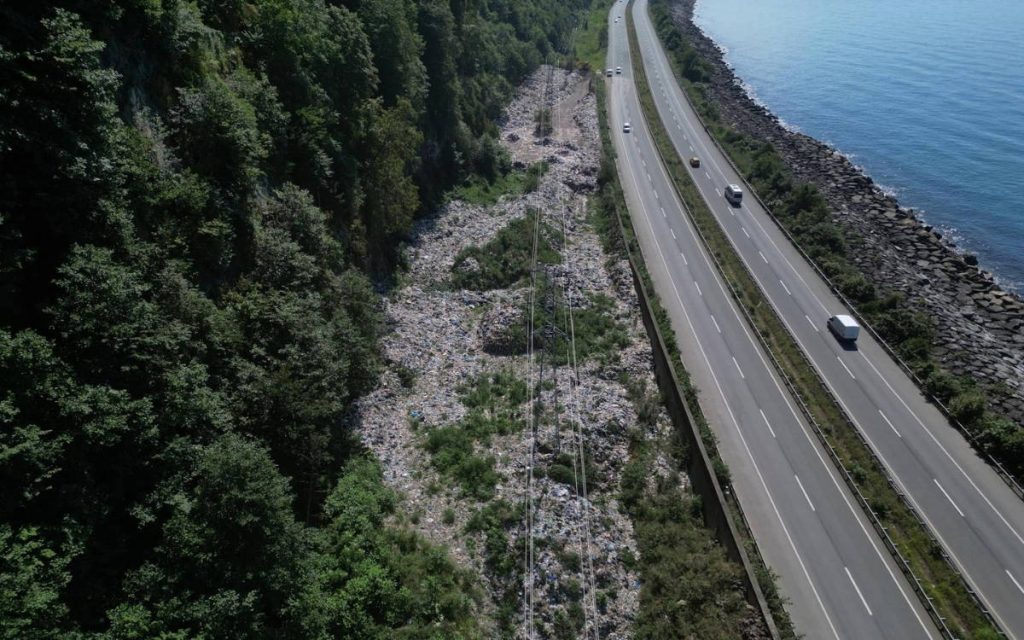the-black-sea’s-30-year-waste-knot