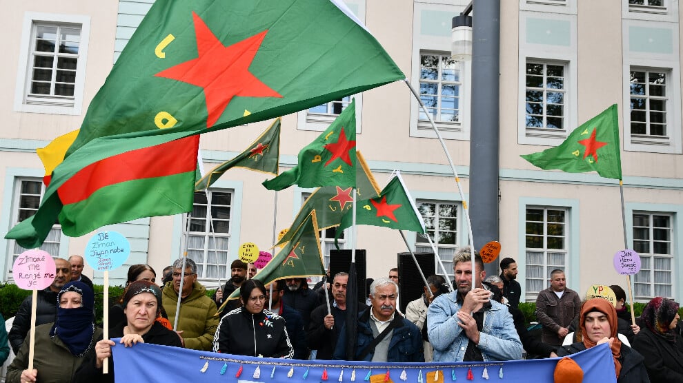 freiburg’da-ypj’ye-ve-kurt-diline-sahip-cikma-mitingi