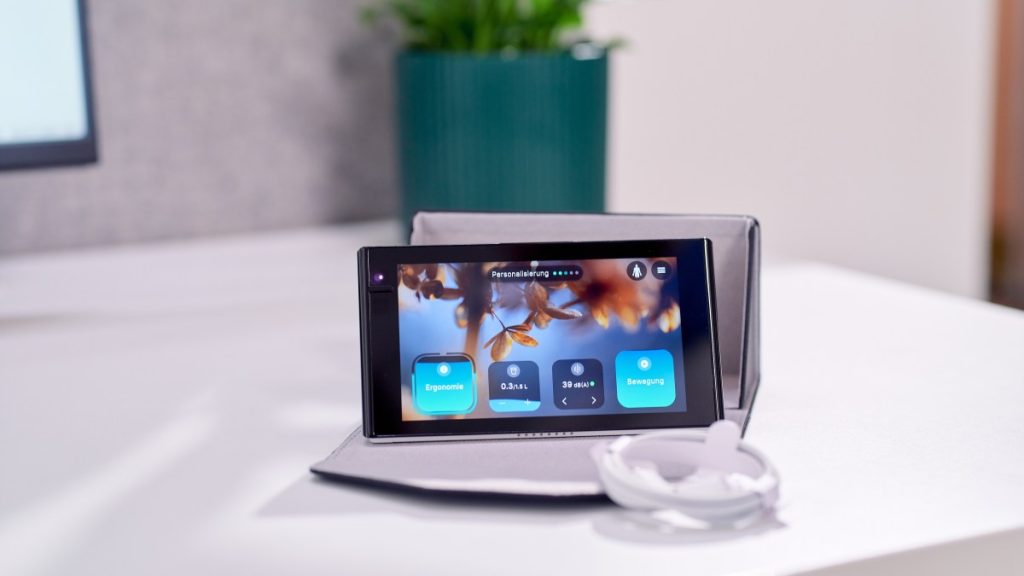 the-offline-desk-gadget-that-actually-got-me-to-sit-up-straight-|-techcrunch