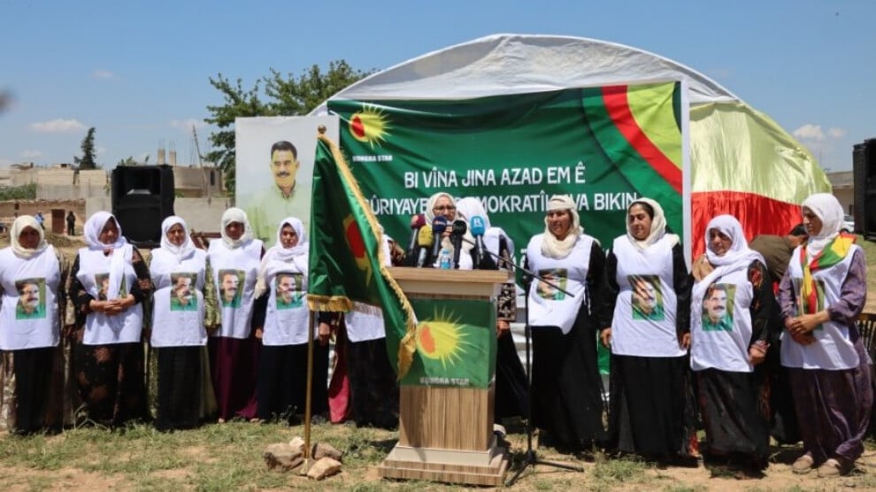 kobane’de-2-bin-kadin-bulustu:-suriye’de-kendi-gelecegimizi-belirleyecegiz
