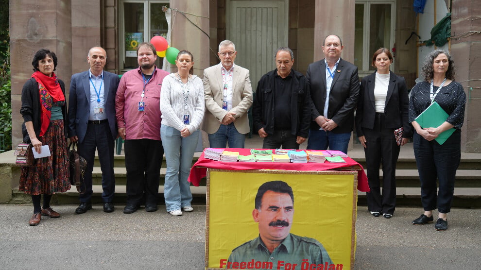ap’li-vekillerden-ozgurluk-nobeti’ne-ziyaret:-baris-icin-ocalan-derhal-serbest-birakilmali
