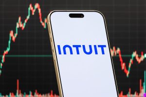 intuit-to-lay-off-over-3,000-employees-to-refocus-on-ai-|-techcrunch