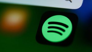spotify-and-universal-music-strike-deal-allowing-fan-made-ai-covers-and-remixes-|-techcrunch