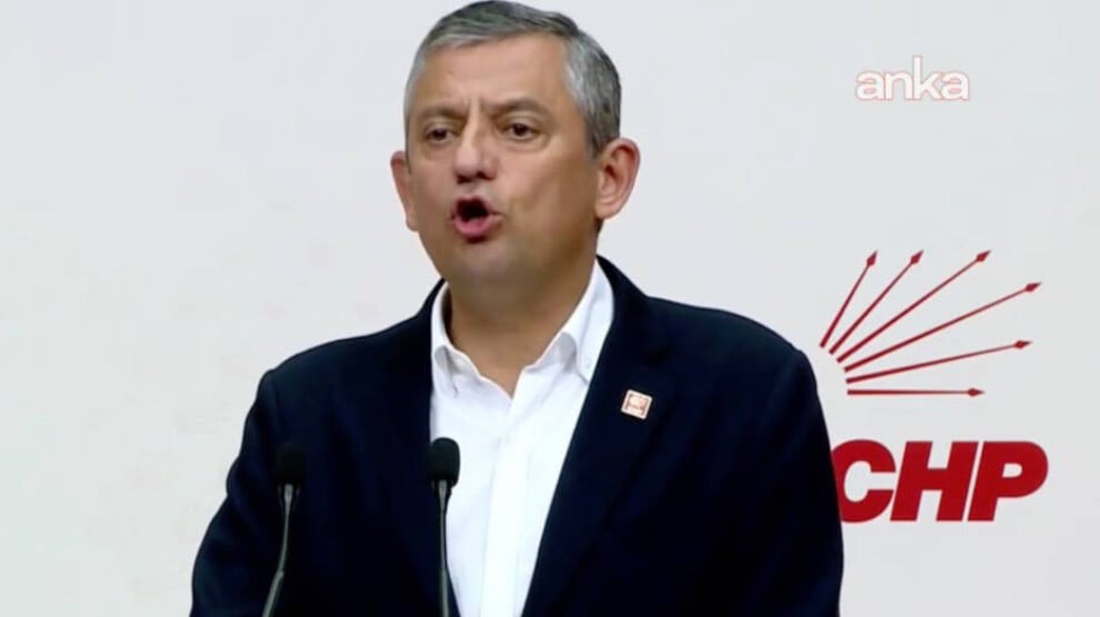 ozgur-ozel:-chp-bu-darbeye-teslim-olmayacaktir