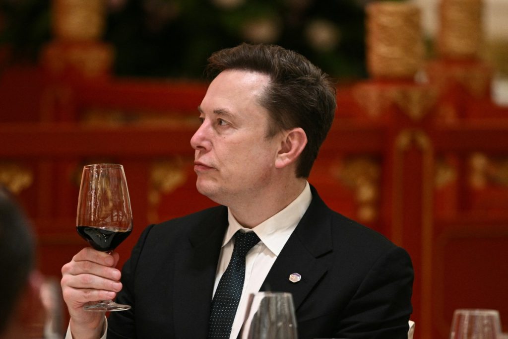 elon-musk-has-given-up-on-solar-power-(on-earth)-|-techcrunch