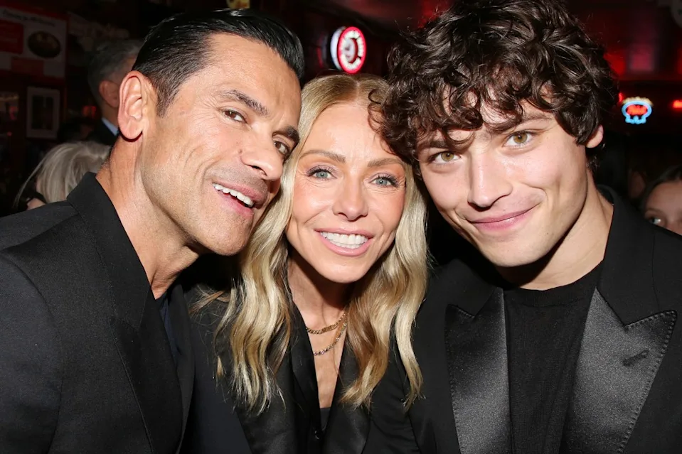 kelly-ripa-jokes-about-mark-consuelos’-parenting-skills-during-early-years-with-their-children