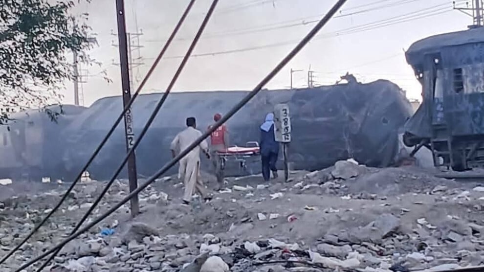 pakistan’da-askeri-personel-tasiyan-trene-bombali-saldiri:-en-az-24-olu