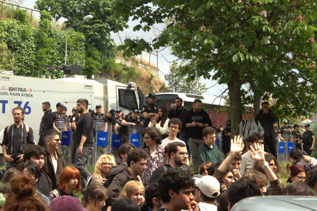 several-detained-at-istanbul-bilgi-university-as-students-protest-closure