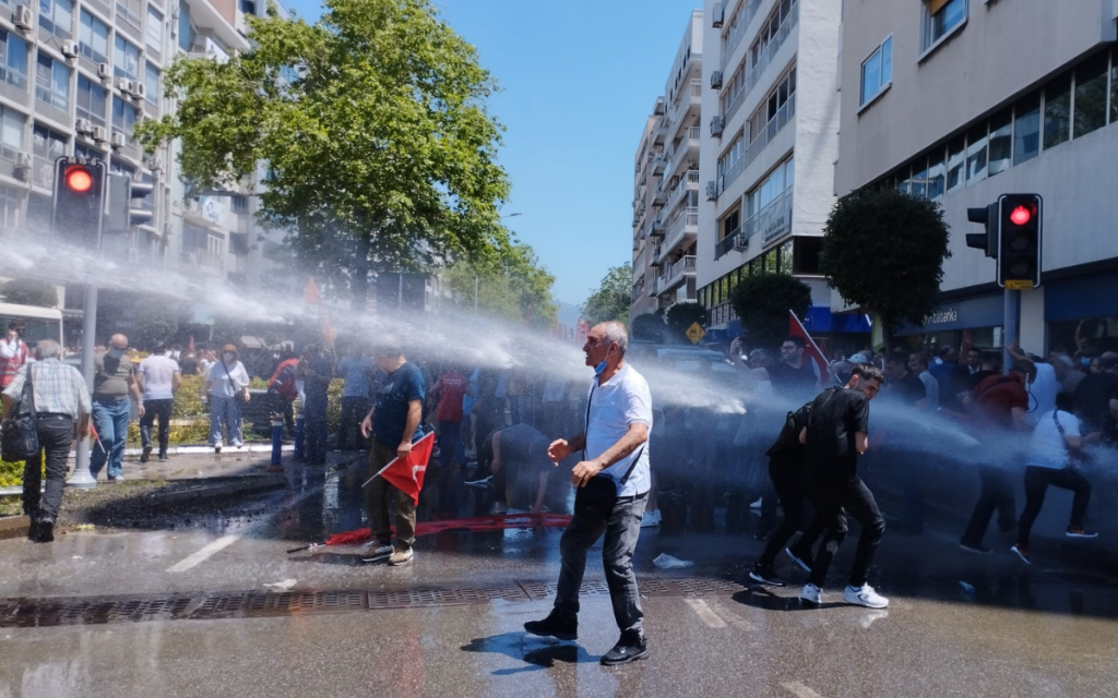 ousted-opposition-leader-holds-rally-in-izmir-despite-police-crackdown
