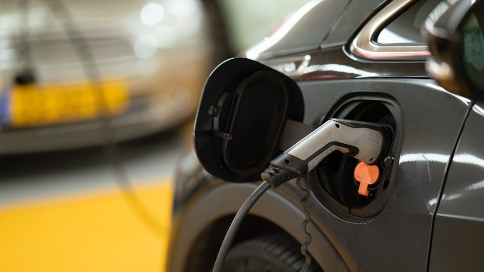 ab,-elektrikli-otomobiller-konusunda-kendi-tuzagina-mi-dustu?
