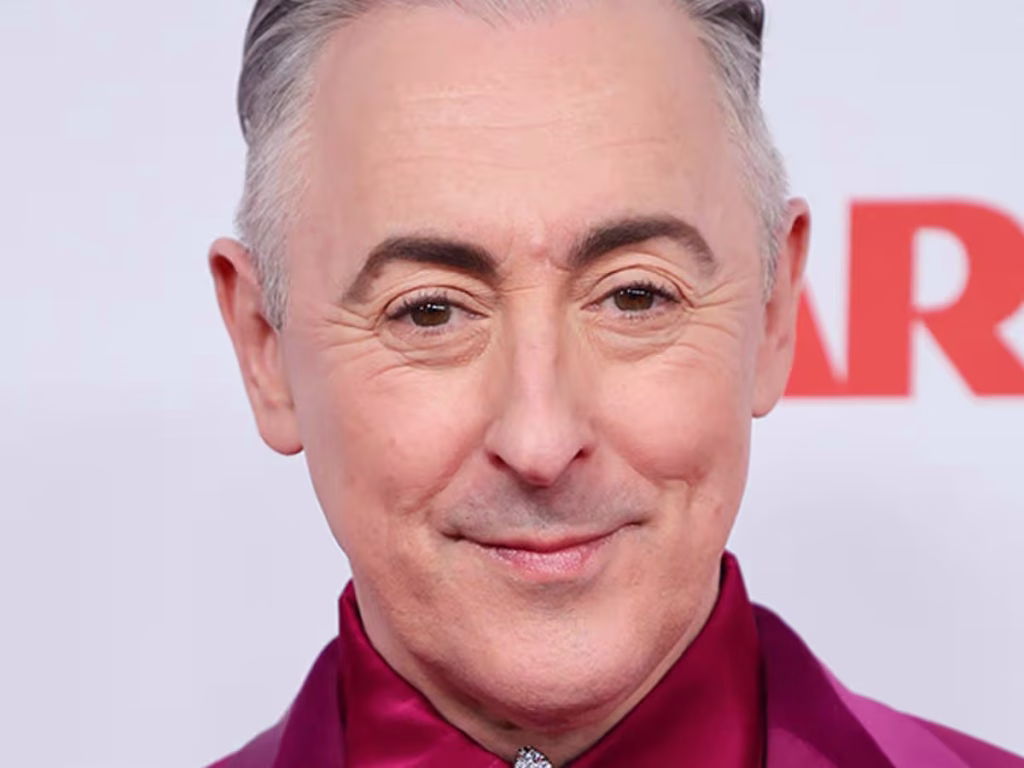 alan-cumming-balances-‘the-traitors’-success-with-new-role-in-scotland’s-theatre-scene